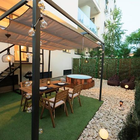 Downtown Hidden Garden With Jacuzzi In Bucharest Apartment Exterior photo