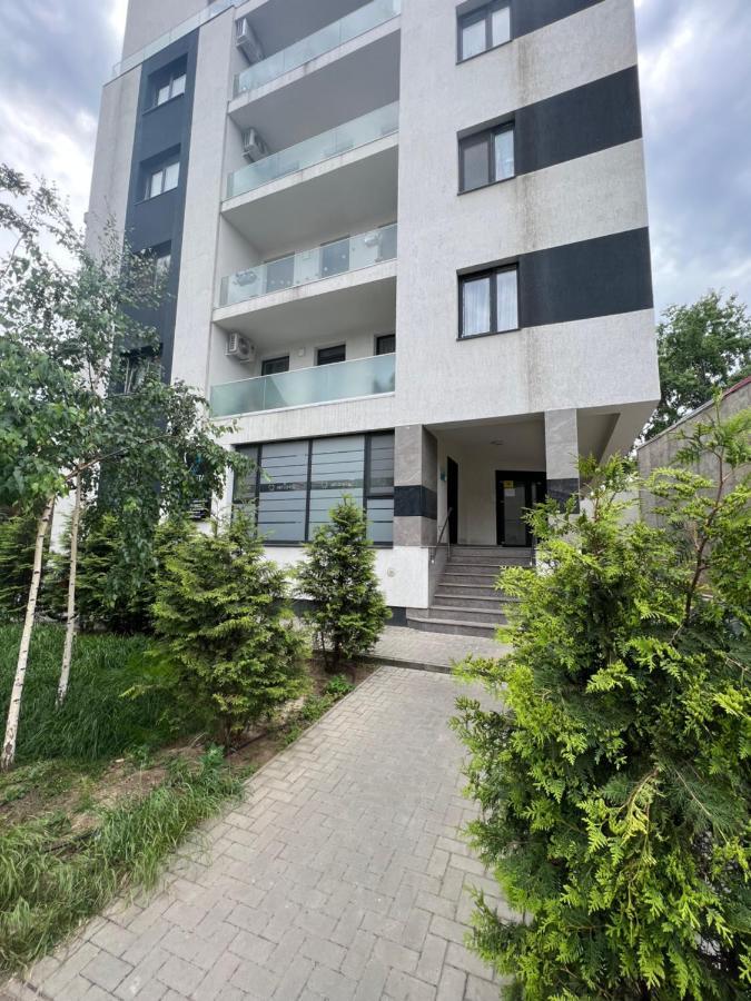 Downtown Hidden Garden With Jacuzzi In Bucharest Apartment Exterior photo