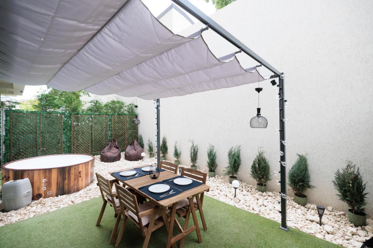 Downtown Hidden Garden With Jacuzzi In Bucharest Apartment Exterior photo
