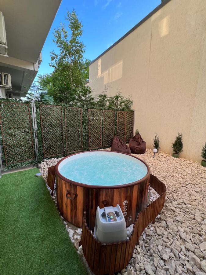 Downtown Hidden Garden With Jacuzzi In Bucharest Apartment Exterior photo