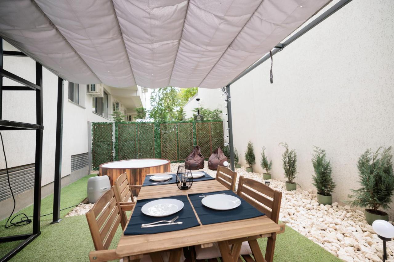 Downtown Hidden Garden With Jacuzzi In Bucharest Apartment Exterior photo