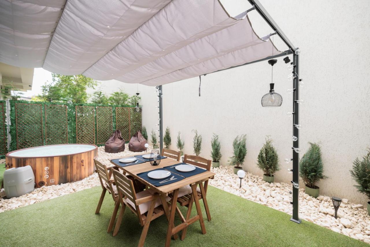 Downtown Hidden Garden With Jacuzzi In Bucharest Apartment Exterior photo