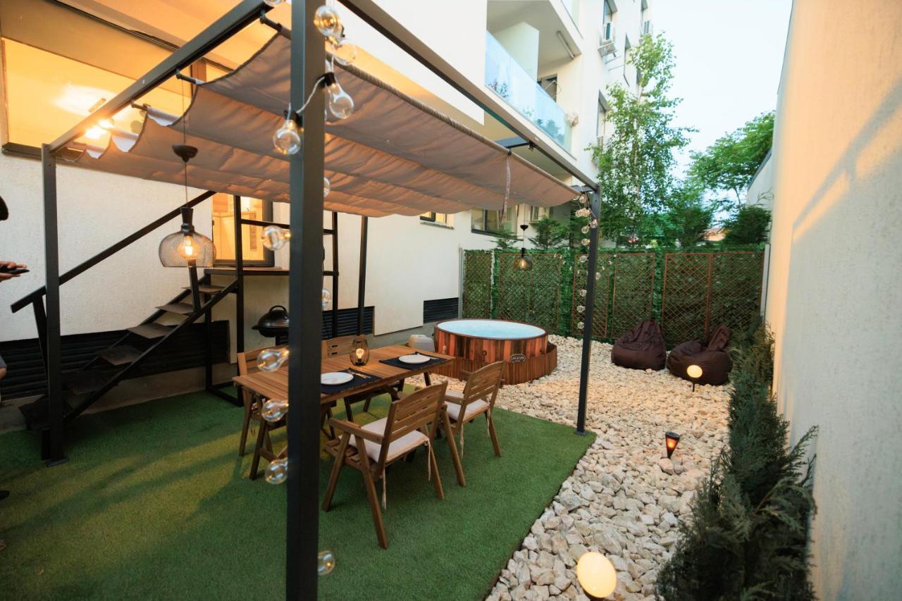 Downtown Hidden Garden With Jacuzzi In Bucharest Apartment Exterior photo