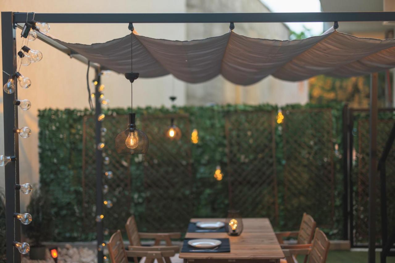 Downtown Hidden Garden With Jacuzzi In Bucharest Apartment Exterior photo