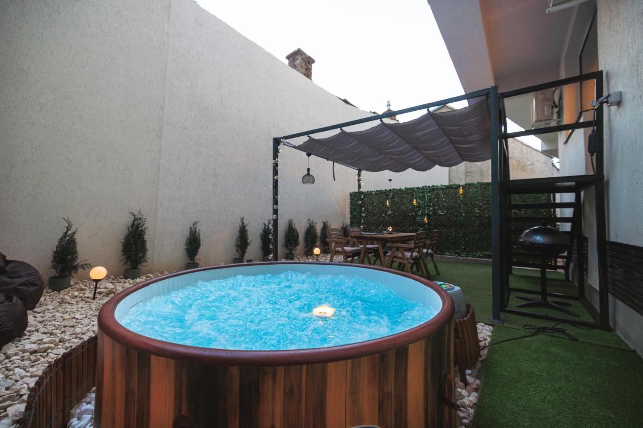 Downtown Hidden Garden With Jacuzzi In Bucharest Apartment Exterior photo