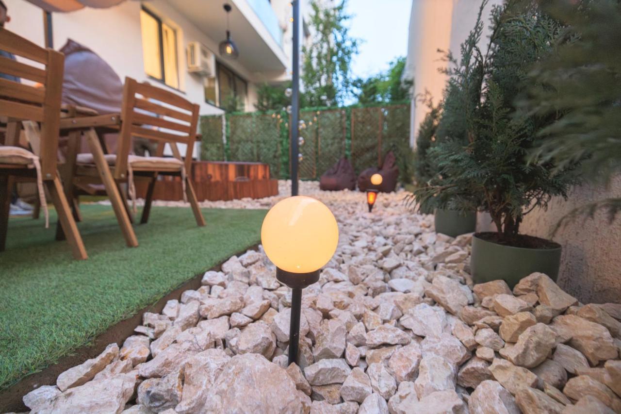 Downtown Hidden Garden With Jacuzzi In Bucharest Apartment Exterior photo