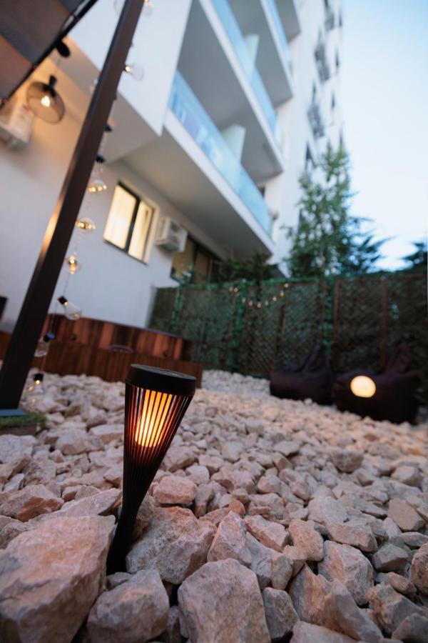 Downtown Hidden Garden With Jacuzzi In Bucharest Apartment Exterior photo